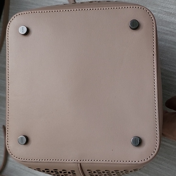Alaia bucket bag - Picture 3 of 12
